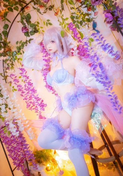 女闺蜜露出奶头让我吃奶-片花免费观看